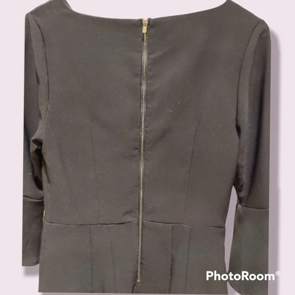 🌷 Flattering Dress with Bell Sleeves - Picture 4 of 5